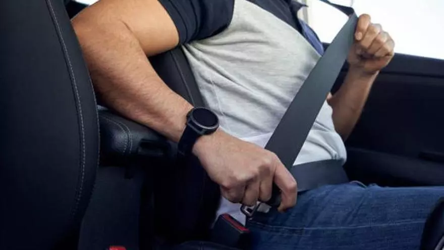 La Guardia Civil vigila a los conductores alicantinos: multa de 200 euros y 4 puntos menos por no llevar esto en el coche