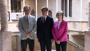 El president de la Generalitat, Salvador Illa, con los líderes de Societat Civil Catalana, Elda Mata y Álex Ramos