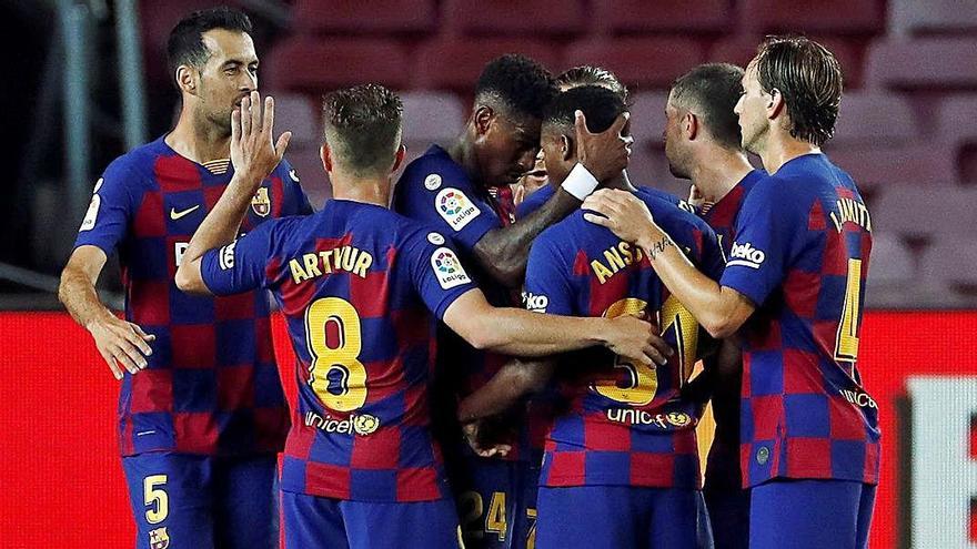 Els jugadors del Barça celebrant el gol d&#039;Ansu Fati, ahir al Camp Nou.