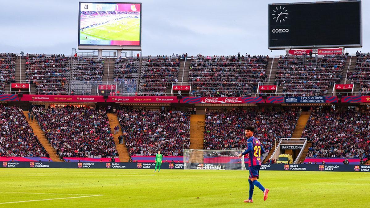 Lamine y Pedri, determinantes en la victoria del Barça ante la Real Sociedad en Montjuïc.