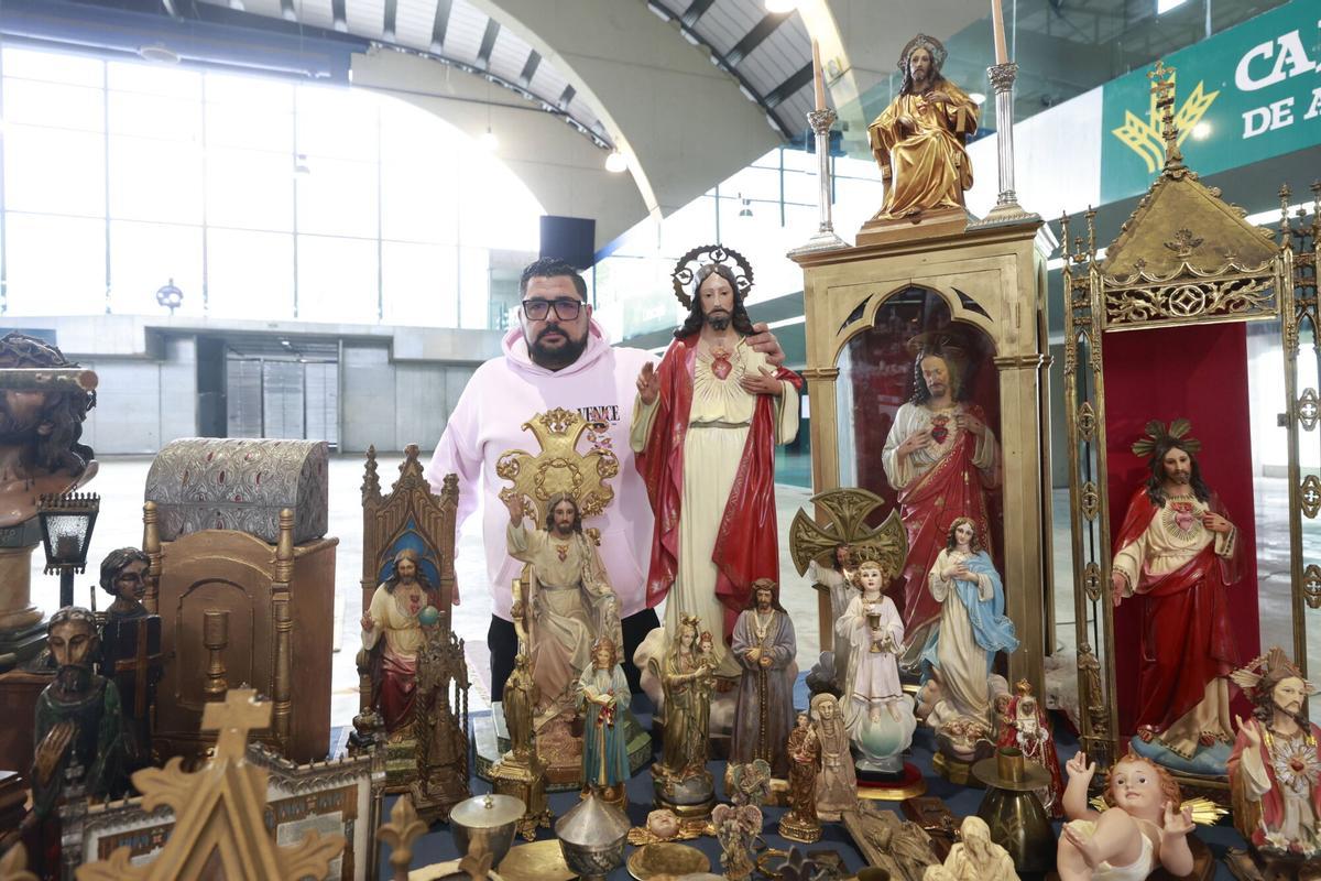 La feria de antigüedades de La Magdalena, en Avilés La feria de antigüedades de La Magdalena, en Avilés