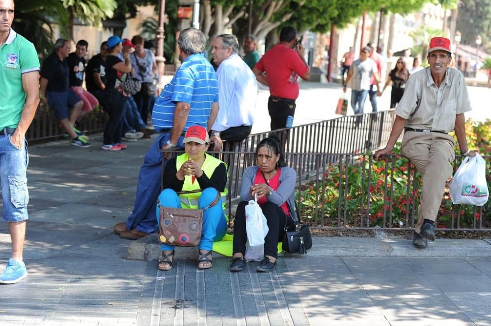 La Gran Vía de Murcia, paralizada por los agricultores