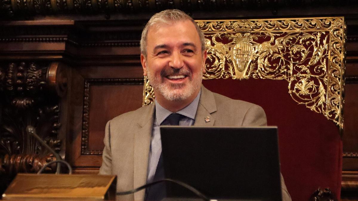 El alcalde de Barcelona, Jaume Collboni, presidiendo el pleno del Ayuntamiento en que se ha sometido a una cuestión de confianza.