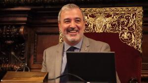 El alcalde de Barcelona, Jaume Collboni, presidiendo el pleno del Ayuntamiento en que se ha sometido a una cuestión de confianza.