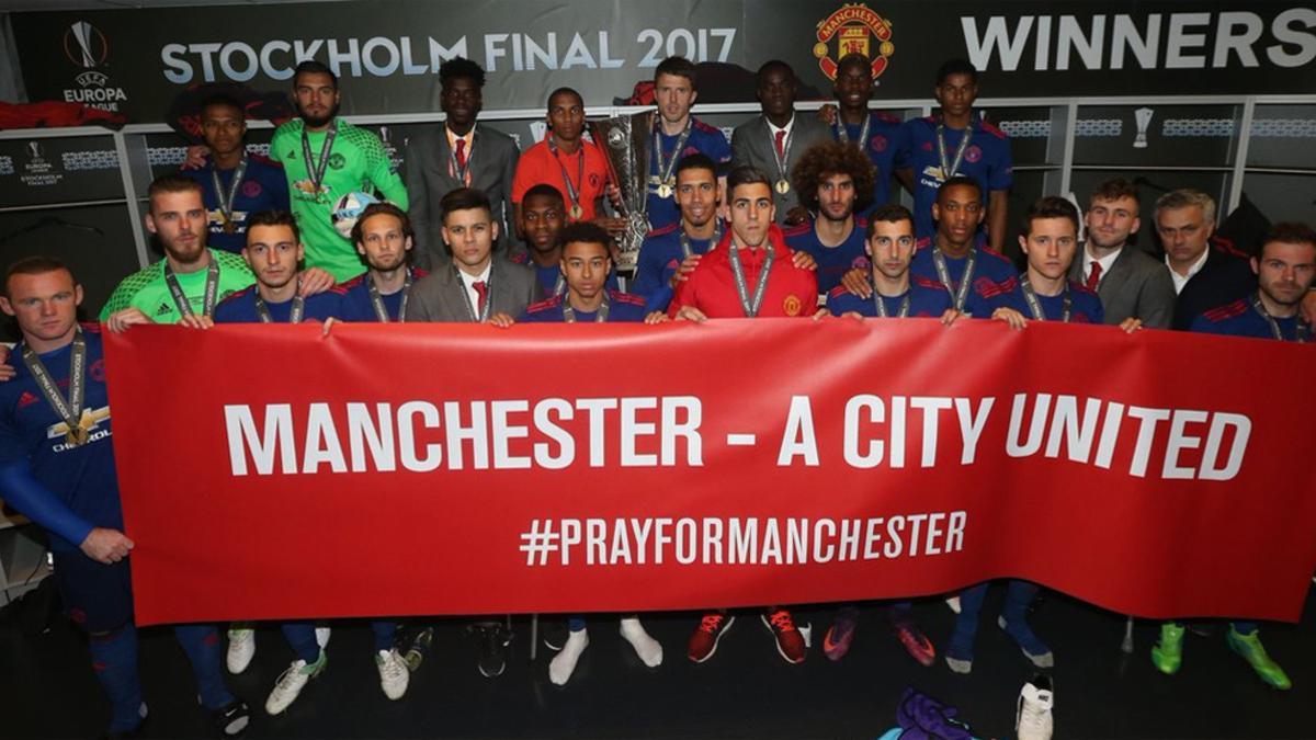 La pancarta mostrada por la plantilla del Manchester United