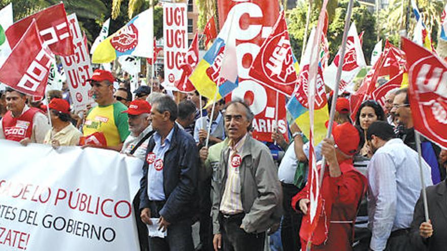 Concentración de empleados públicos ante la Delegación del Gobierno, en Las Palmas de Gran Canaria.