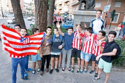 Las calles de la Región se tiñen de rojiblanco con la liga del Atlético de Madrid