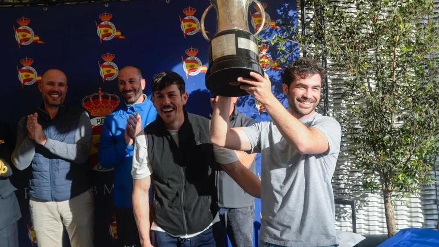 "Yuyu" Guerrero y Nahuel Rodríguez, tras ganar el título.