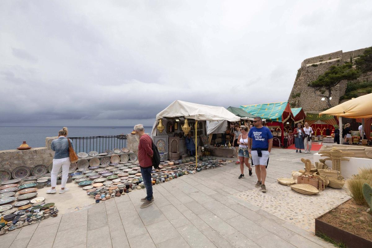 La lluvia ensombrece el primer día de la Feria Ibiza Medieval