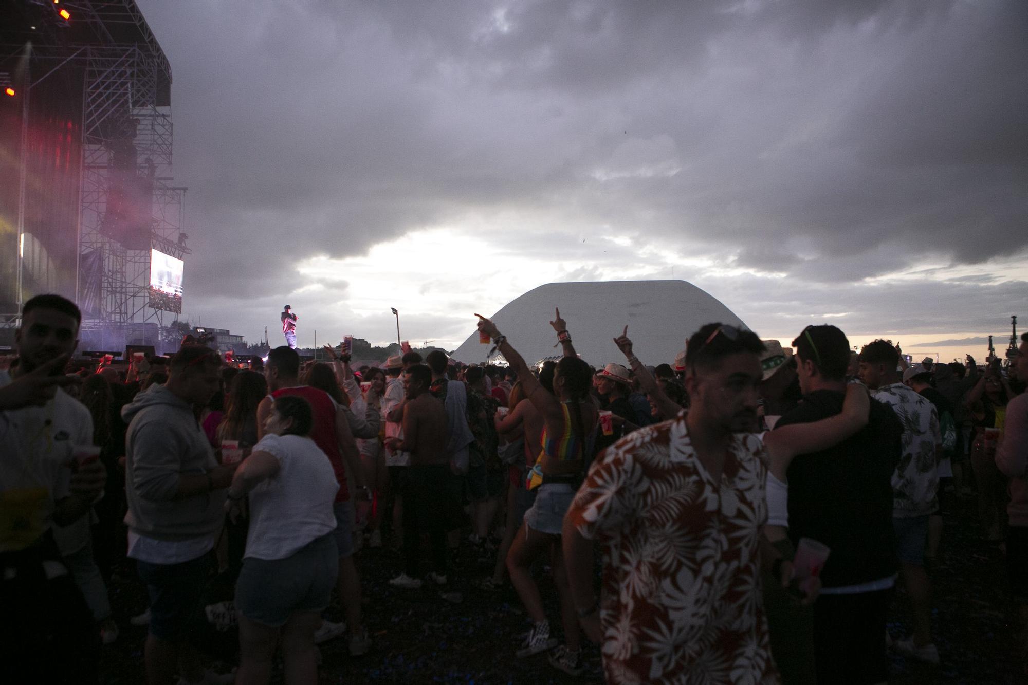 En imágenes: así fue el primer día del Reggaeton Beach Festival de Avilés