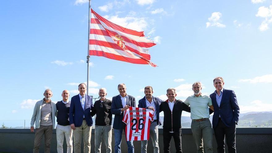 El Sporting renueva el convenio con la Asociación de Veteranos