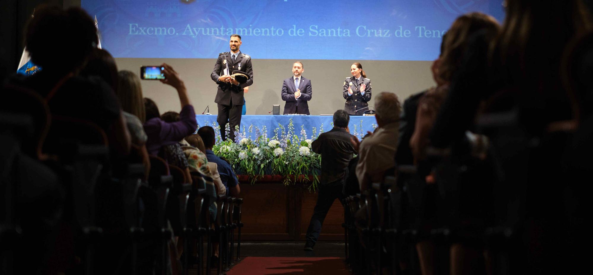 Día de la Policía, con homenajes a agentes y vecinos de Santa Cruz