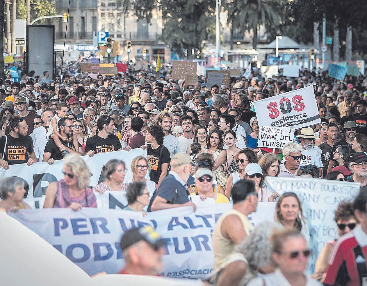 Más de 20.000 manifestantes llenaron las calles de Palma.