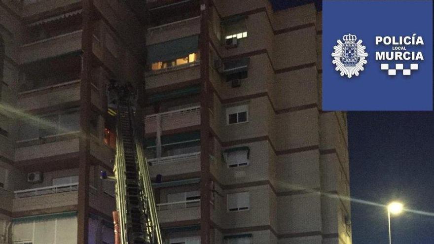 Seis hospitalizados, uno de ellos un niño de 10 años, por un incendio en el Infante