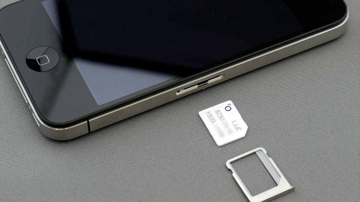 Un nuevo estudio alerta del riesgo de una interfaz poco conocida que permite a las SIM enviar comandos directamente al hardware de comunicaciones.