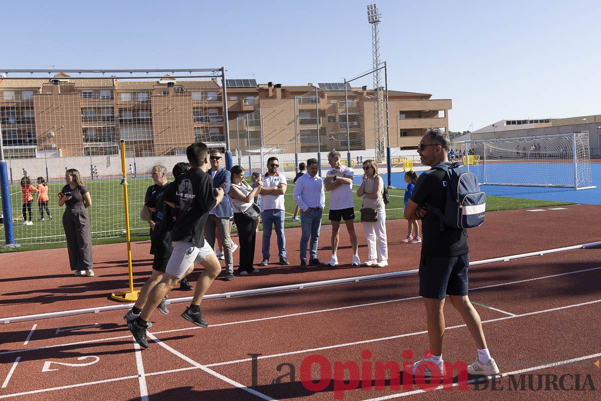 Abel Antón vistiba la Escuela Municipal de Atletismo de Caravaca