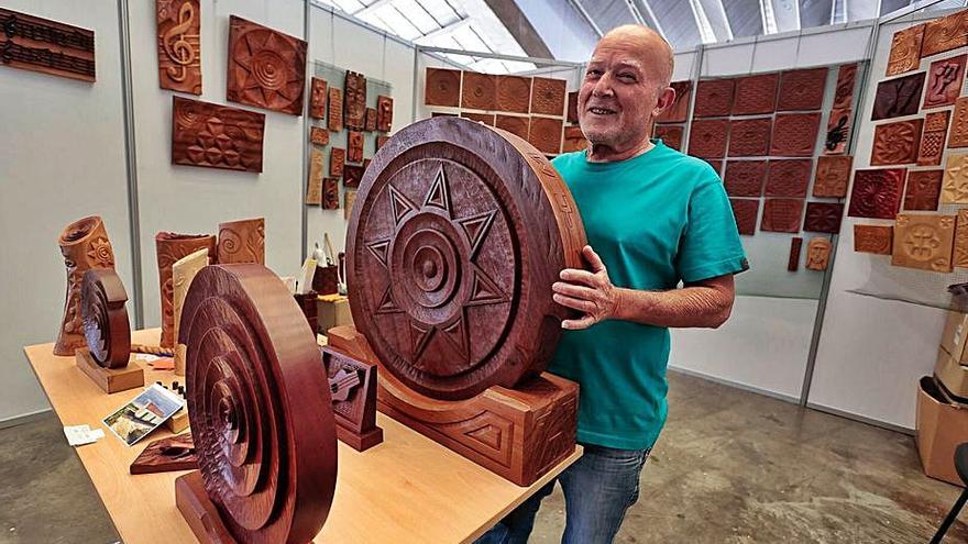 Pedro Trujillo y el arte de la talla de madera. | | MARÍA PISACA