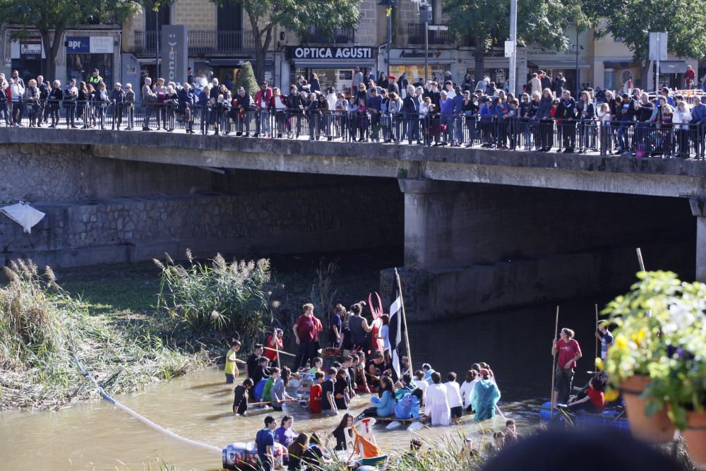 Baixada d''andròmines del s. XXI pel riu Onyar de Girona