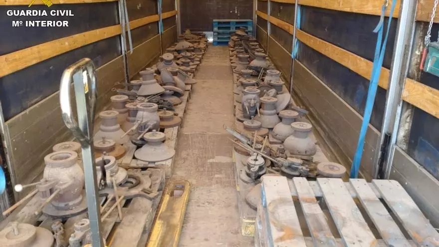 Seis investigados en Ibi y Tibi por robar 70.000 euros en moldes de hierro en l'Olleria