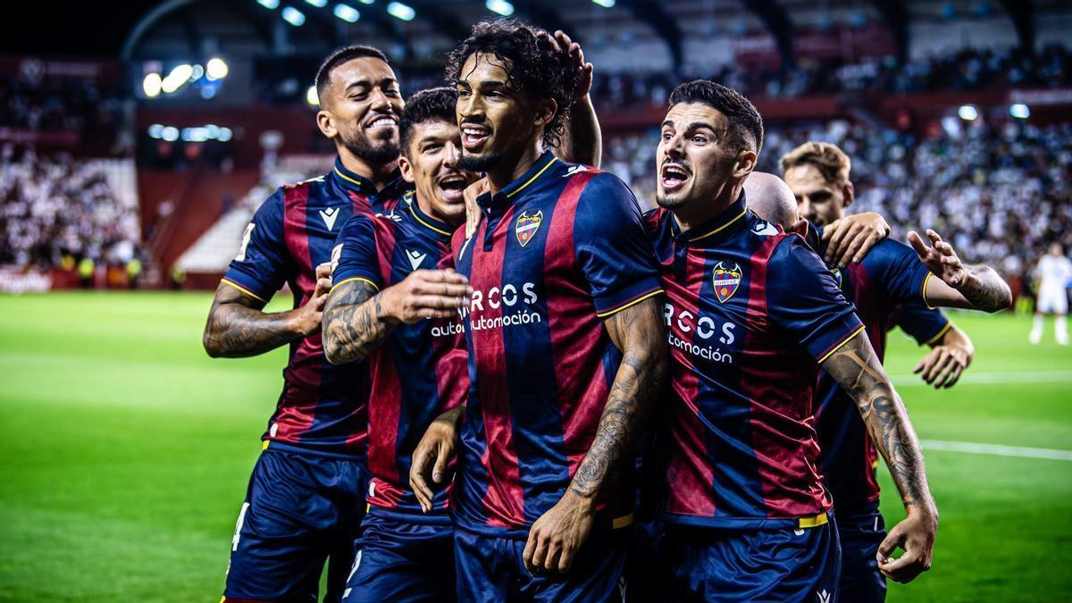 Fabrício celebra su gol contra el Albacete