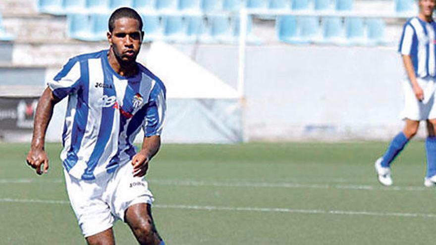 Brayan Angulo, en un partido con el Baleares en la temporada 2011-12.