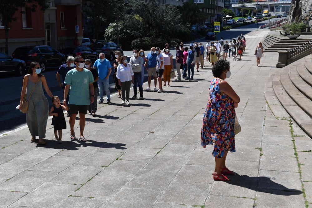 Colas en los colegios electorales de A Coruña