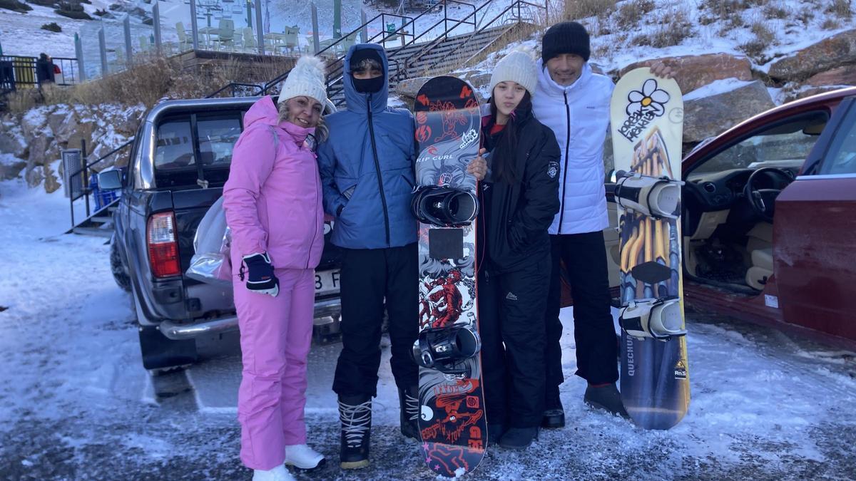 La família Fernández de Reus, a punt per esquiar