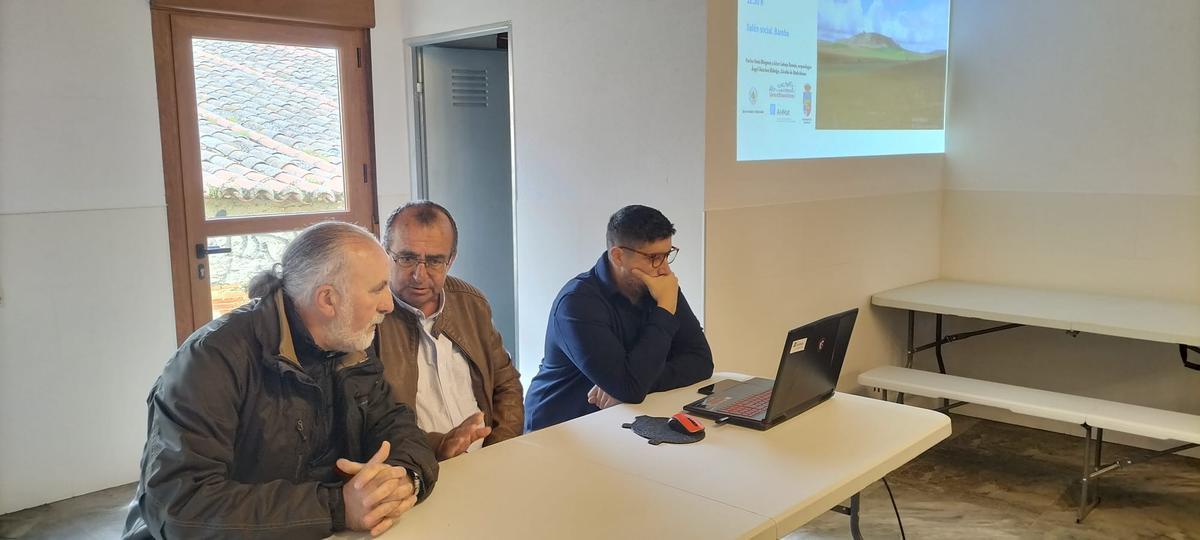 Por la izquierda Carlos Sanz, Ángel Sánchez y Aitor Labajo