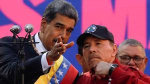 El president de Veneçuela, Nicolás Maduro, amb el seu homòleg de Nicaragua, Daniel Ortega. | FAUSTO TORREALBA / REUTERS