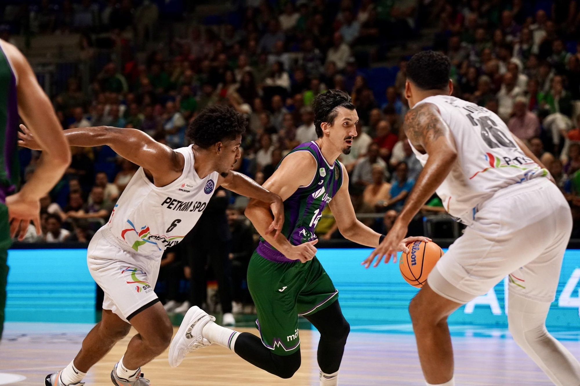 Partido disputado entre el Unicaja y el Aliaga Petkimspor de la BCL