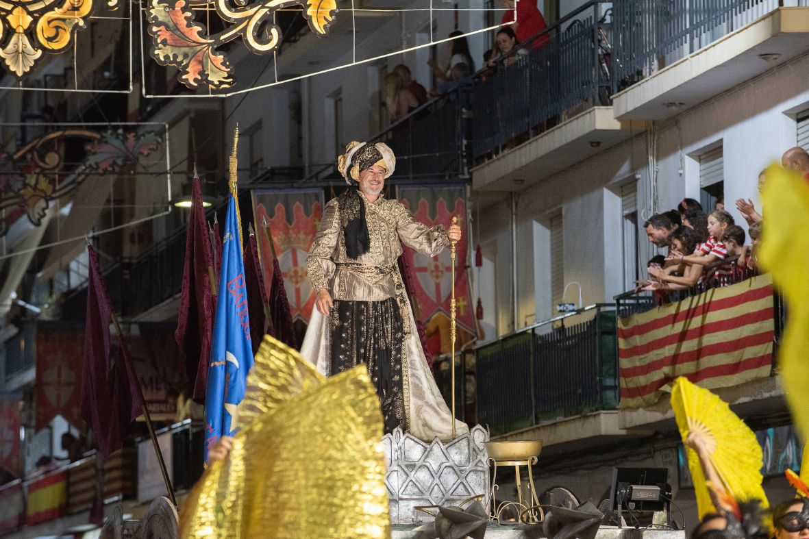 La Entrada Mora hace vibrar al pueblo de Altea