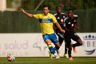 Estreno torcido de la nueva UD Las Palmas de Rubén de la Barrera en Marbella (0-1)