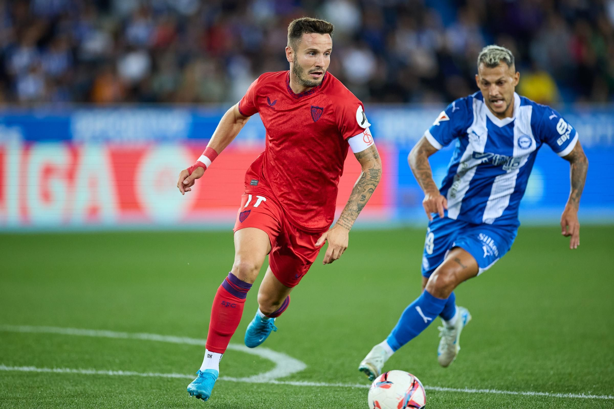 Saul Niguez of Sevilla FC competes for the ball with Juan Diego Molina 'Stoichkov' of Deportivo Alaves during the LaLiga EA Sports match between Deportivo Alaves and Sevilla FC at Mendizorrotza on September 20, 2024, in Vitoria, Spain. AFP7 20/09/2024 ONLY FOR USE IN SPAIN / Ricardo Larreina / AFP7 / Europa Press;2024;SOCCER;SPAIN;SPORT;ZSOCCER;ZSPORT;Deportivo Alaves v Sevilla FC - LaLiga EA Sports;