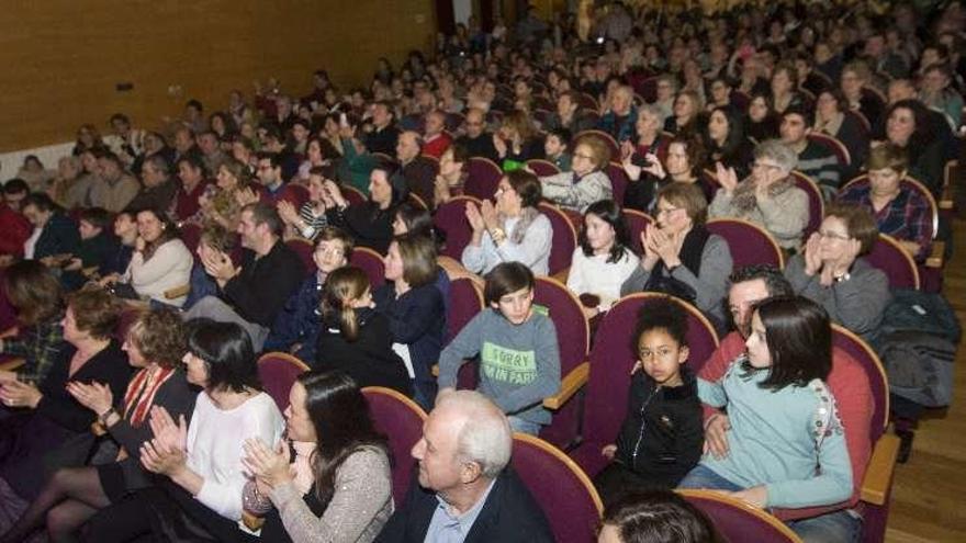 El público abarrotó el auditorio de A Fábrica.