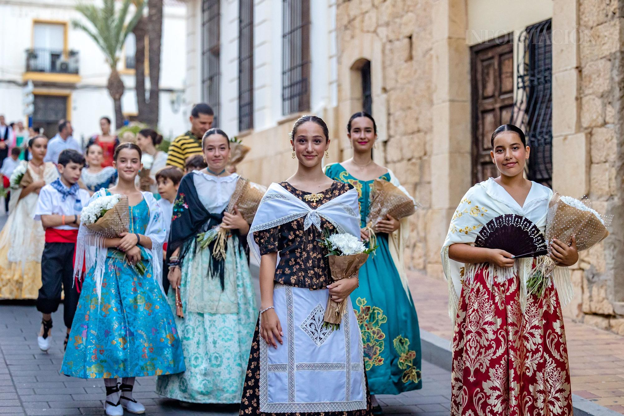 Ofrenda de flores a la Mare de Déu de l'Assumpciò en La Nucía