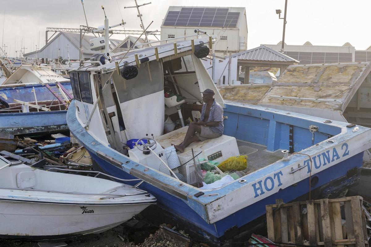 El huracán ‘Beryl’ por el Caribe, en imágenes