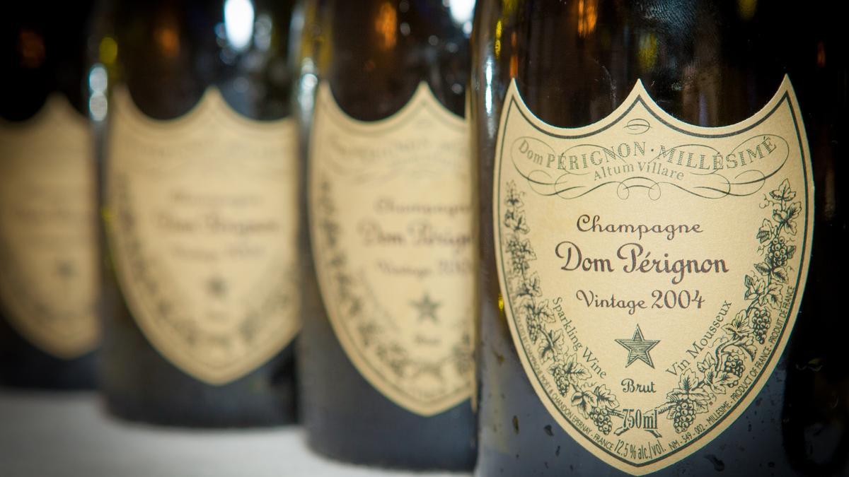 Sustrajo tres botellas de Dom Perignon por valor de 540 euros en julio de un local en el que había trabajado como camarero.
