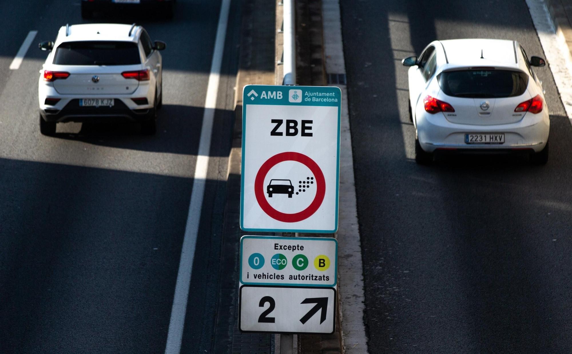 Señalización de la Zona de Bajas Emisiones de Barcelona.