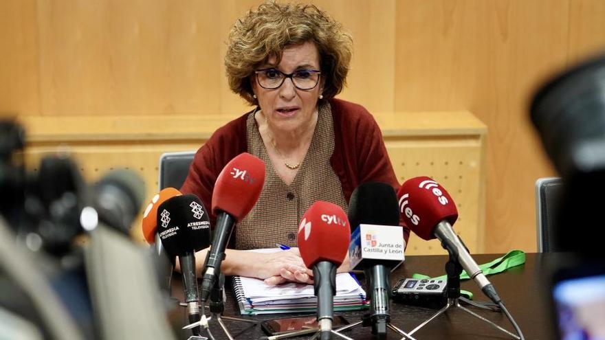 La directora general de Salud Pública, Carmen Pacheco, informa sobre los dos primeros casos positivos de coronavirus en Castilla y León.