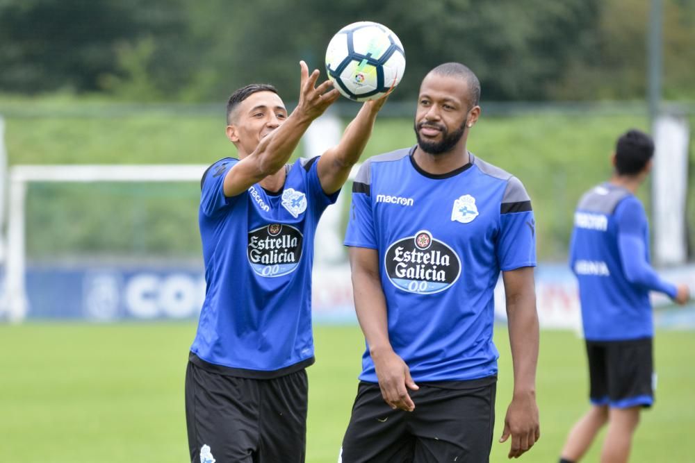 Sesión de entrenamiento previa al primer encuentro de pretemporada, ante el Racing Villalbés