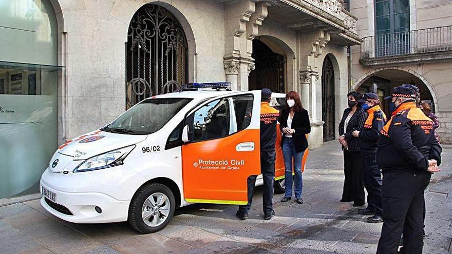 El lliurament del vehicle a l&#039;associació de voluntaris.