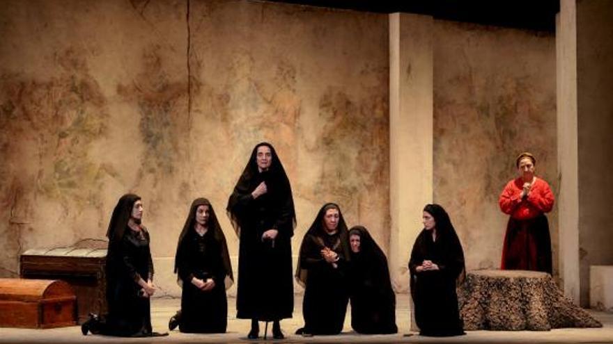 Imagen de la adaptación de &#039;La casa de Bernarda Alba&#039; de Lorca de la compañía Faraute.