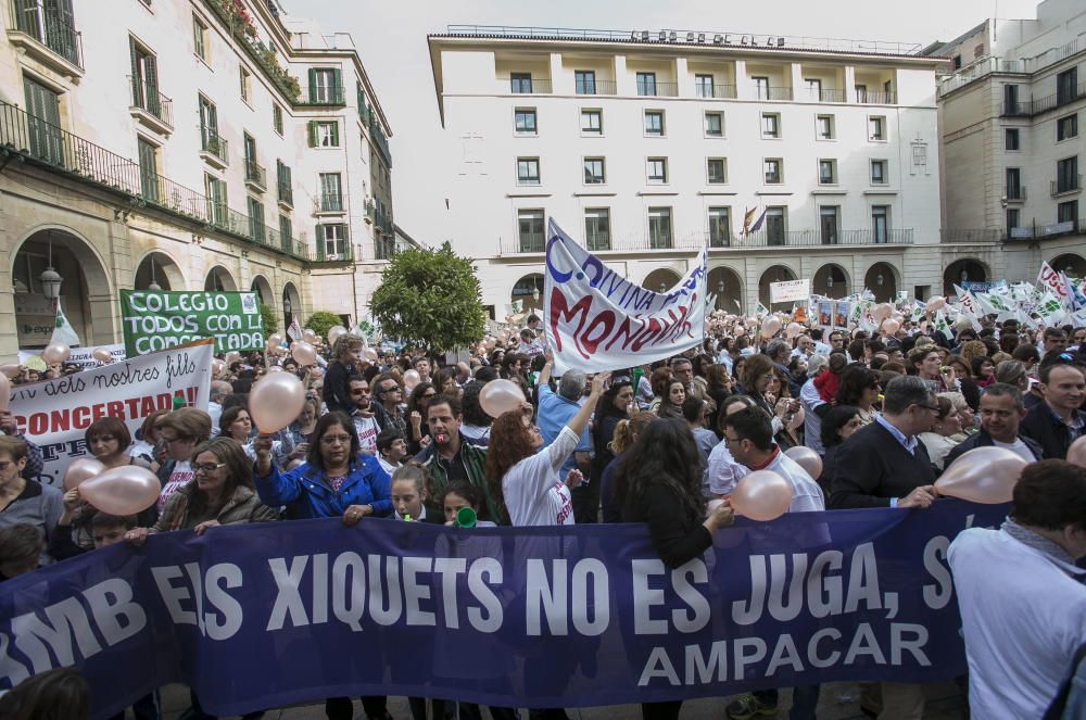 Manifestación en contra de los recortes de aulas en la enseñanza concertada