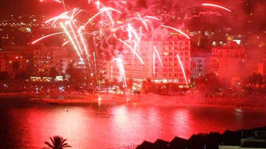 Fuegos artificiales en ses Figueretas.