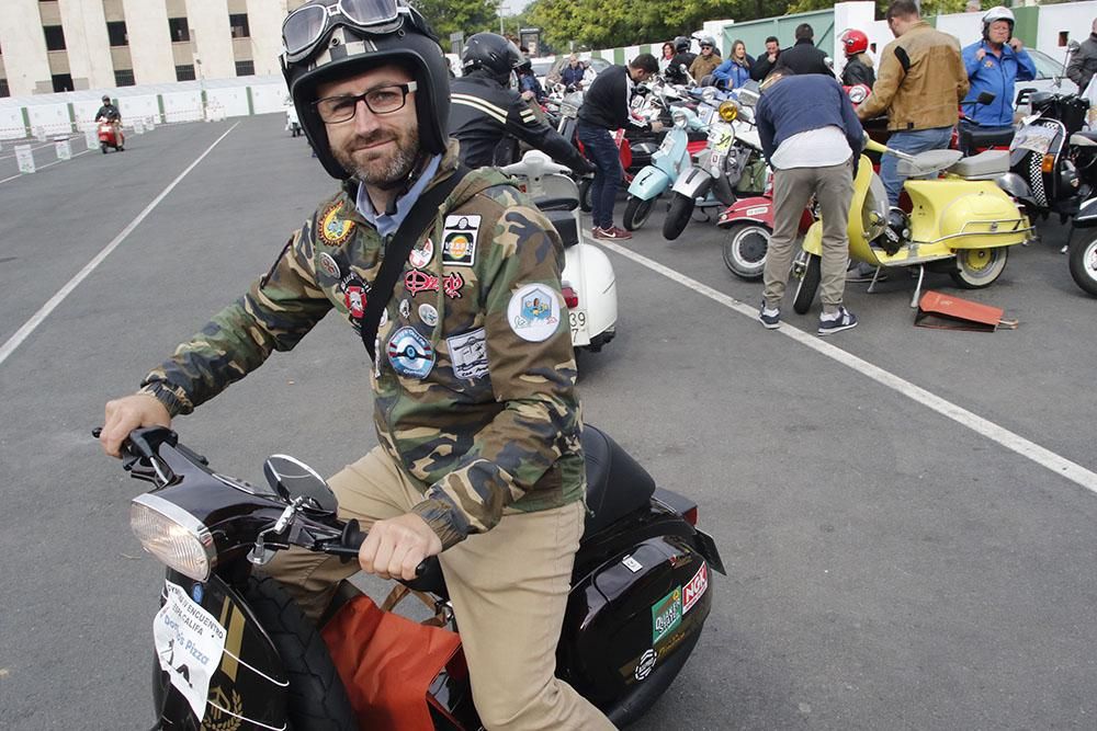 Un enjambre de Vespas toma Córdoba