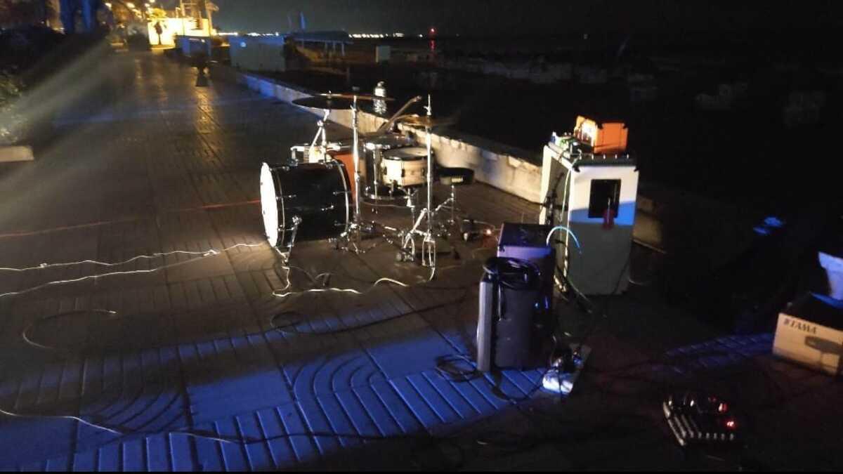 Los instrumentos en pleno paseo de Port Saplaya