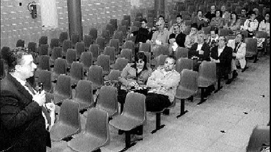 Una imagen de la asamblea extraordinaria del Oviedo ACF celebrada el pasado mes de abril.