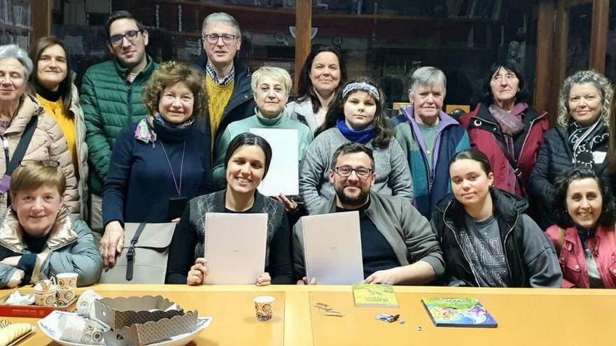 Café literario dominical en la Fundación Xosé Neira Vilas |