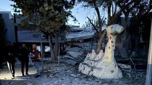 Bombas sobre Tel Aviv: momento en el que los misiles hutíes lanzados desde Yemen impactan en un colegio