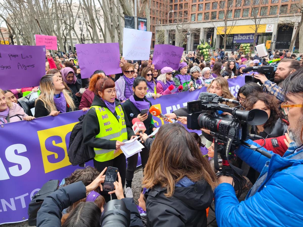 Cabecera de la Comisión 8M.